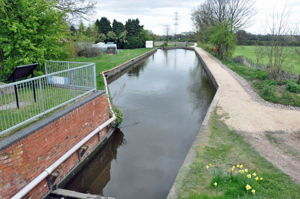 Rewatered Pound 26 and towpath trail at Tamworth Road, Lichfield Canal