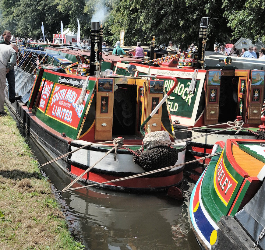 Traditional narrowboats at Burton